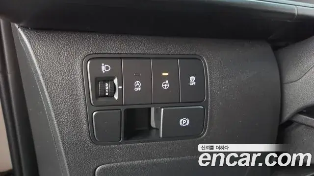 Hyundai Staria 2025 — Photo 6/32
