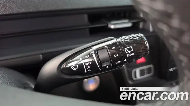 Hyundai Staria 2025 — Photo 16/32
