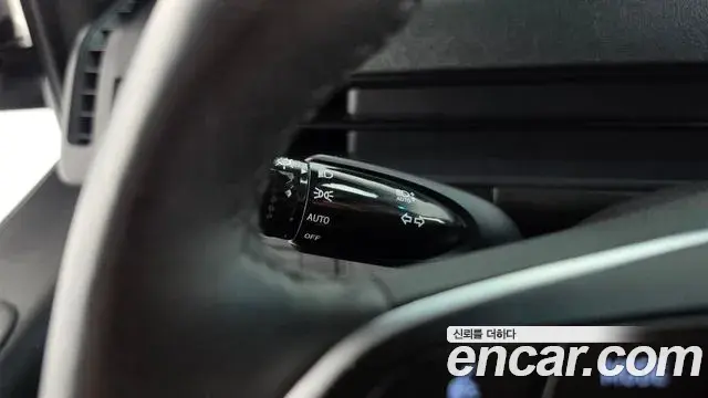 Hyundai Staria 2025 — Photo 15/32