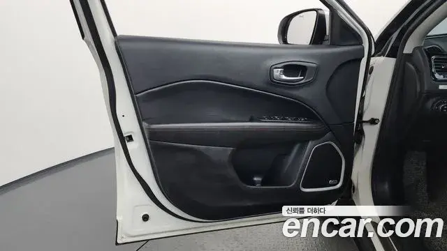 Jeep Compass 2019 — Şəkil 22/32