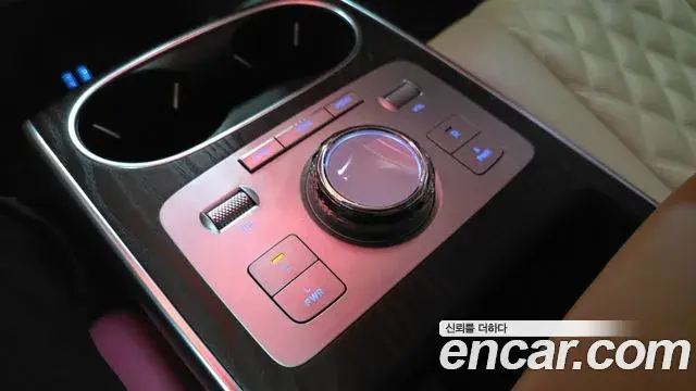Genesis GV80 2023 — Photo 8/20
