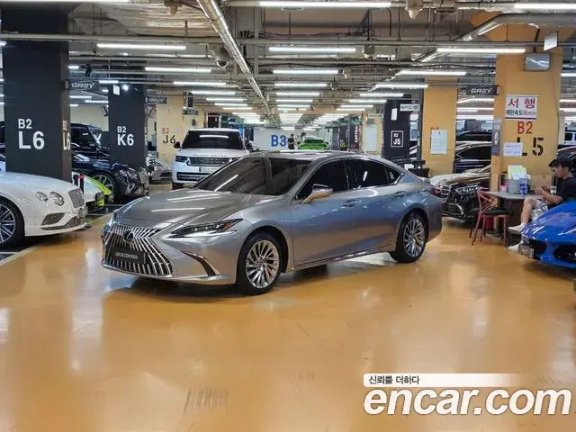 Lexus ES300h 2025 — Şəkil 6/18