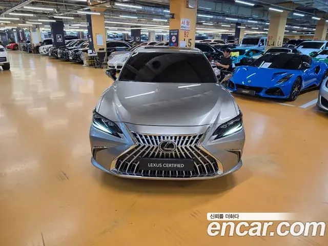 Lexus ES300h 2025 — Şəkil 14/18