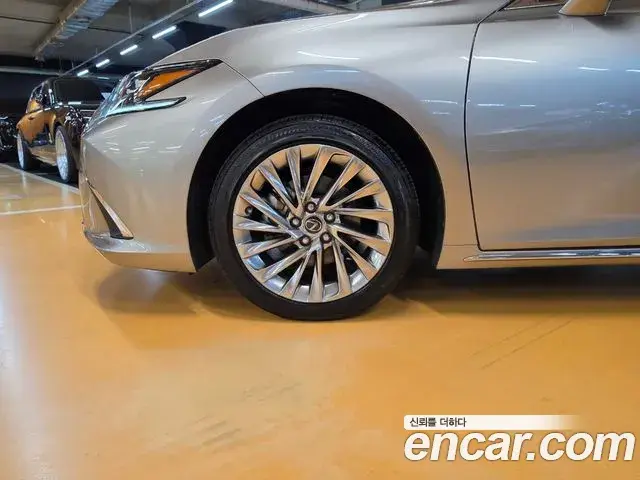 Lexus ES300h 2025 — Şəkil 3/18