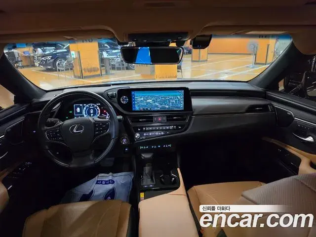 Lexus ES300h 2025 — Şəkil 7/18