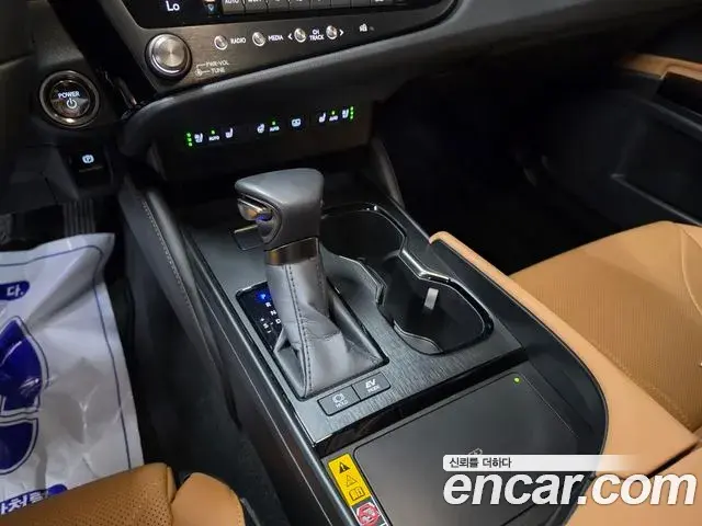 Lexus ES300h 2025 — Şəkil 2/18