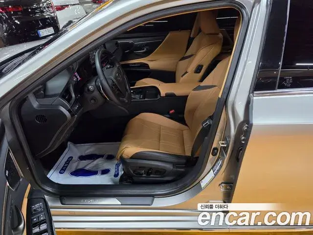 Lexus ES300h 2025 — Şəkil 1/18