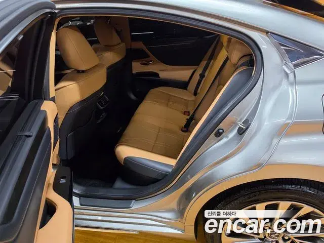Lexus ES300h 2025 — Şəkil 15/18