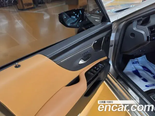 Lexus ES300h 2025 — Şəkil 16/18