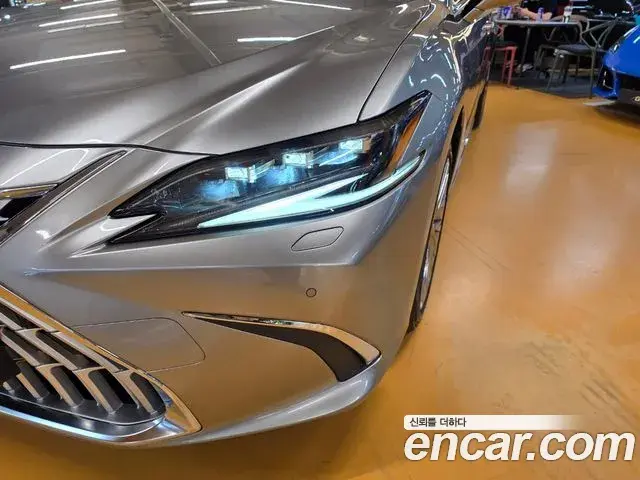 Lexus ES300h 2025 — Şəkil 17/18