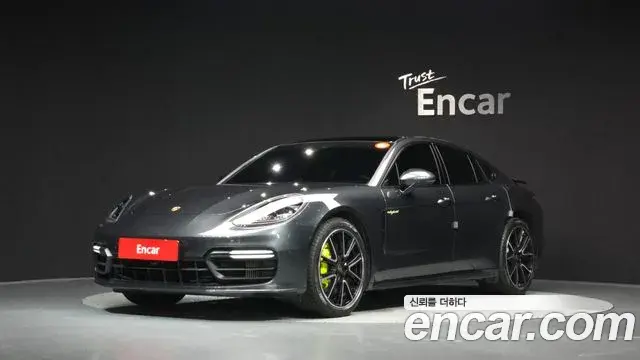 Porsche Panamera 2018 — ფოტო 1/20