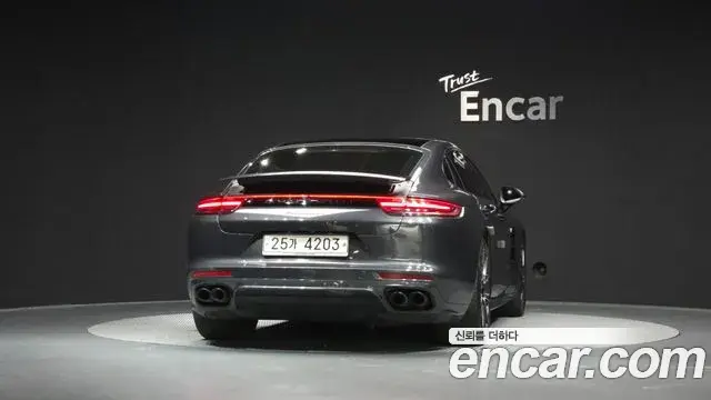 Porsche Panamera 2018 — ფოტო 4/20