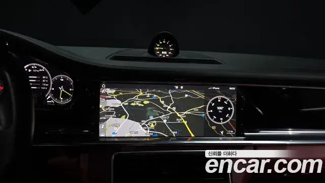 Porsche Panamera 2018 — ფოტო 14/20