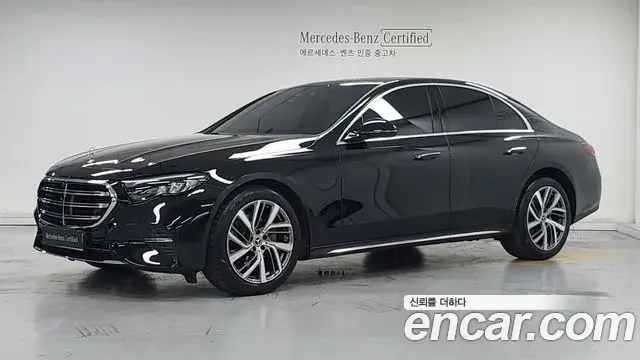 Mercedes-Benz E-Class 2024 — Photo 9/18