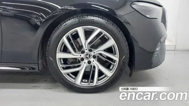 Mercedes-Benz E-Class 2024 — Photo 4/18
