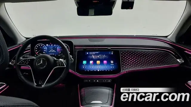 Mercedes-Benz E-Class 2024 — Photo 10/18
