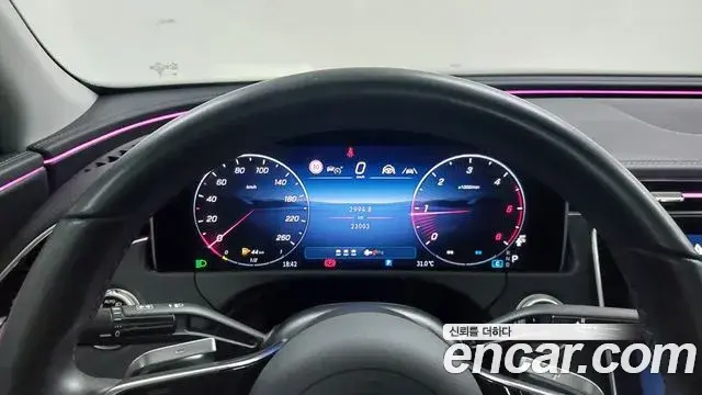 Mercedes-Benz E-Class 2024 — Photo 6/18
