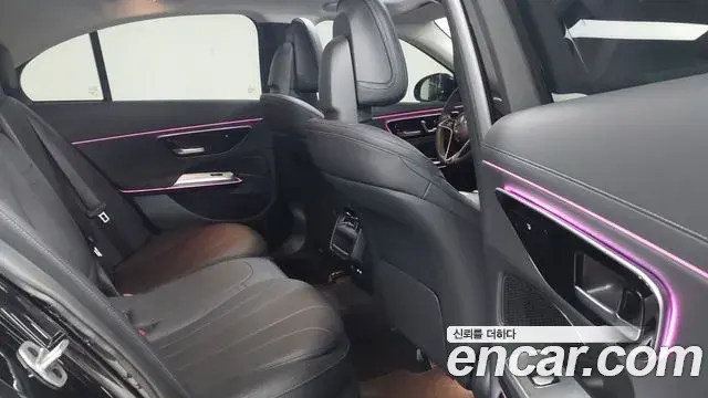 Mercedes-Benz E-Class 2024 — Photo 8/18
