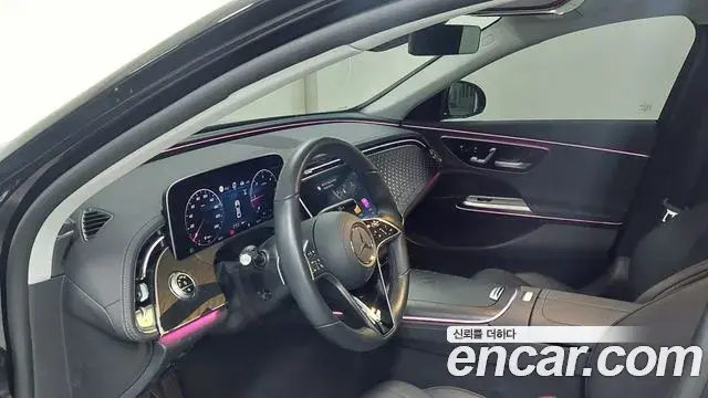 Mercedes-Benz E-Class 2024 — Photo 14/18