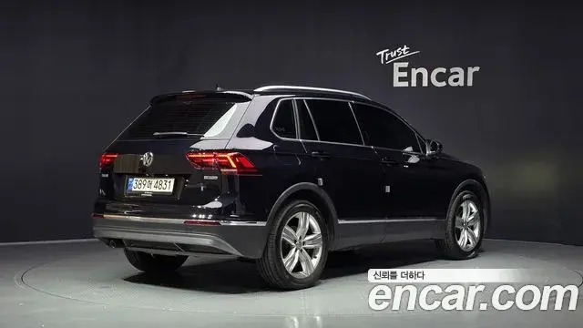Volkswagen Tiguan 2020 — ფოტო 8/35