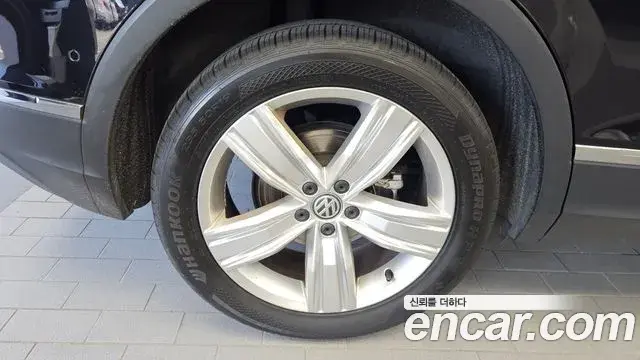 Volkswagen Tiguan 2020 — ფოტო 6/35