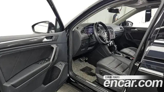 Volkswagen Tiguan 2020 — ფოტო 12/35