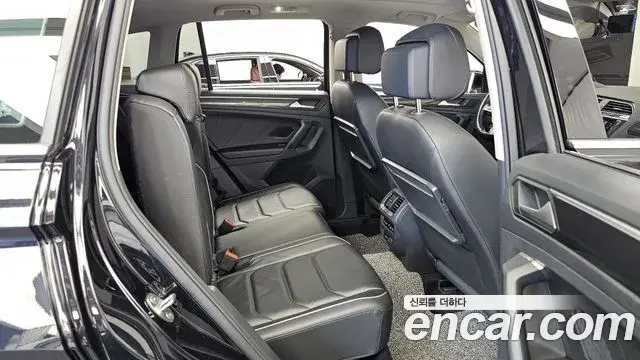 Volkswagen Tiguan 2020 — ფოტო 25/35