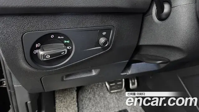 Volkswagen Tiguan 2020 — ფოტო 18/35
