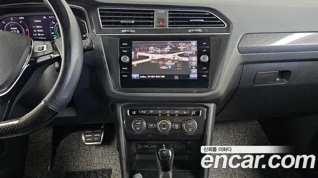 Volkswagen Tiguan 2020 — ფოტო 22/35