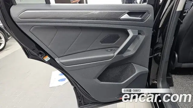 Volkswagen Tiguan 2020 — ფოტო 30/35