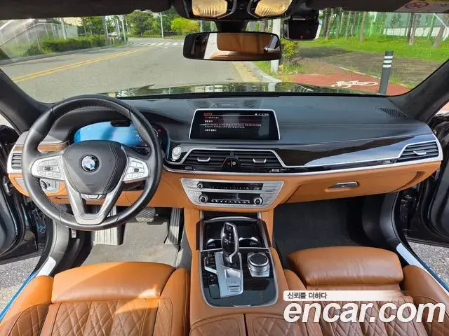 BMW 7 Series 2022 — Фото 10/20
