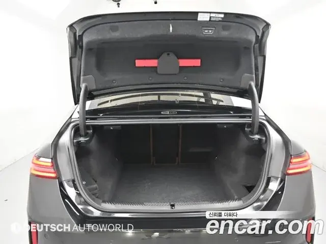 BMW 5 Series 2025 — Фото 18/20
