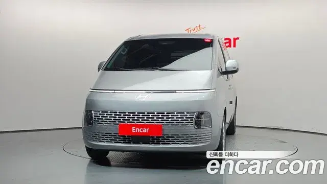 Hyundai Staria 2025 — Фото 3/20