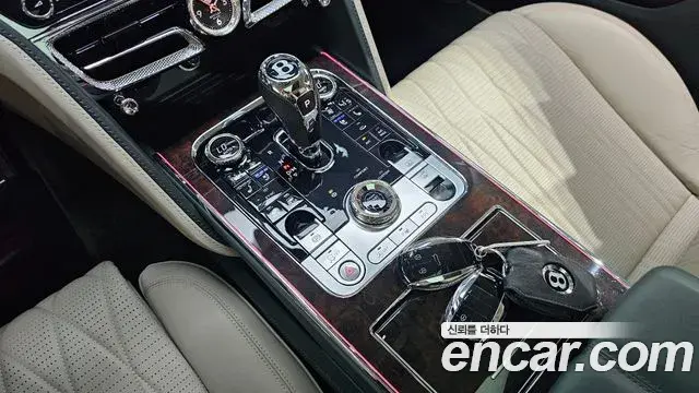 Bentley Flying Spur 2021 — ფოტო 26/35