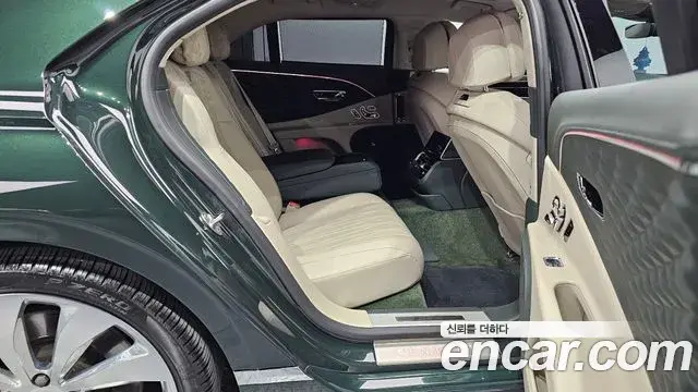 Bentley Flying Spur 2021 — ფოტო 19/35