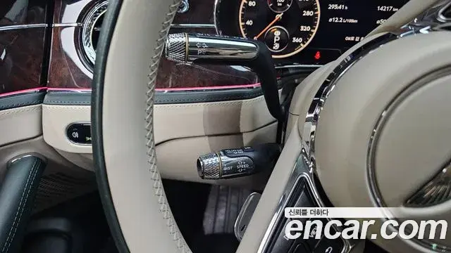 Bentley Flying Spur 2021 — ფოტო 7/35