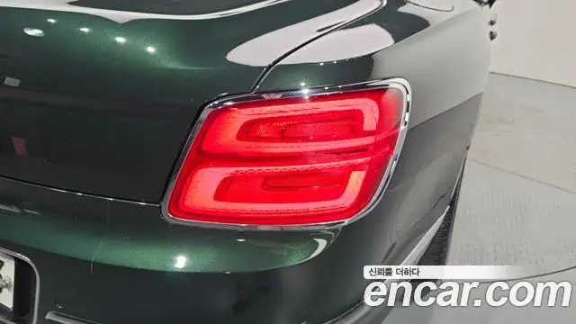 Bentley Flying Spur 2021 — ფოტო 33/35