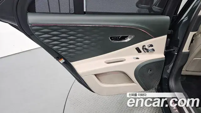 Bentley Flying Spur 2021 — ფოტო 28/35