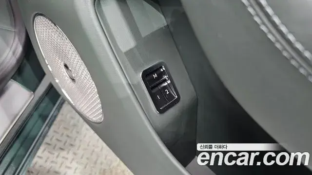 Bentley Flying Spur 2021 — ფოტო 30/35