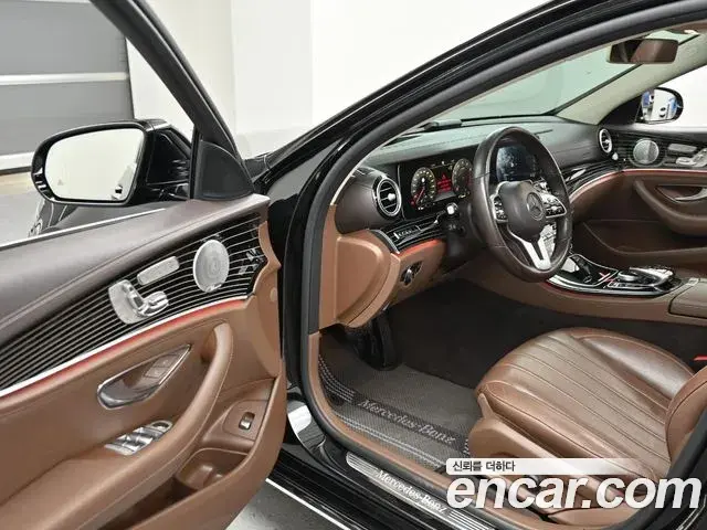 Mercedes-Benz E-Class 2019 — Фото 11/20