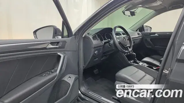 Volkswagen Tiguan 2020 — Photo 20/32