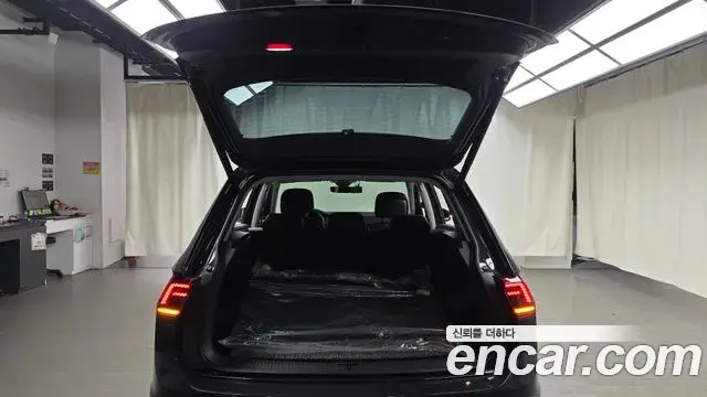 Volkswagen Tiguan 2020 — Photo 16/32