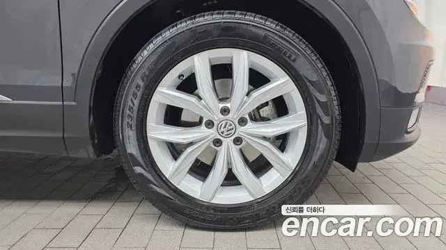 Volkswagen Tiguan 2020 — Photo 23/32