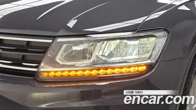 Volkswagen Tiguan 2020 — Photo 8/32