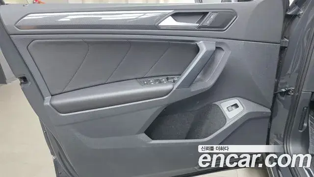 Volkswagen Tiguan 2020 — Photo 11/32