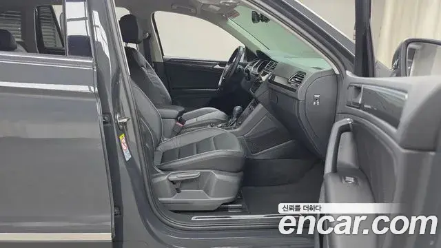 Volkswagen Tiguan 2020 — Photo 21/32