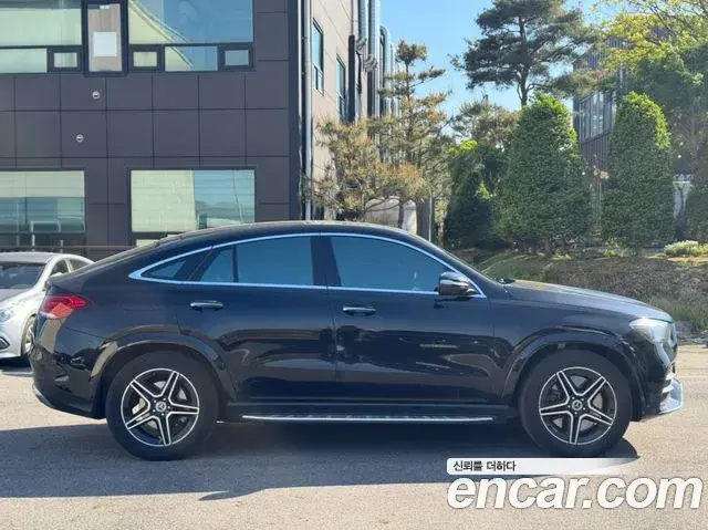 Mercedes-Benz GLE-Class 2021 — Photo 5/12