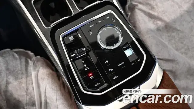 BMW 7 Series 2025 — Фото 10/20