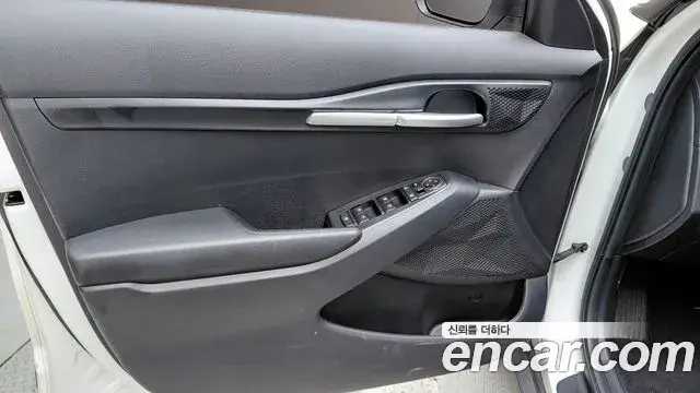 Kia Seltos 2023 — ფოტო 21/29