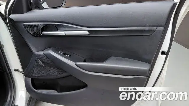 Kia Seltos 2023 — ფოტო 6/29